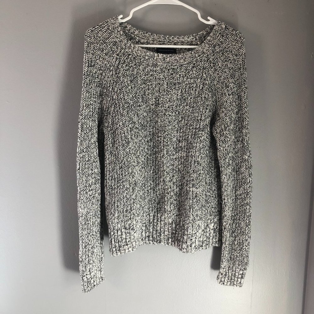 American Eagle Crewneck black and white sweater M